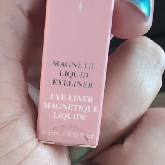 Magnetic Liquid Eyeliner - Black - Picture 4 of 4